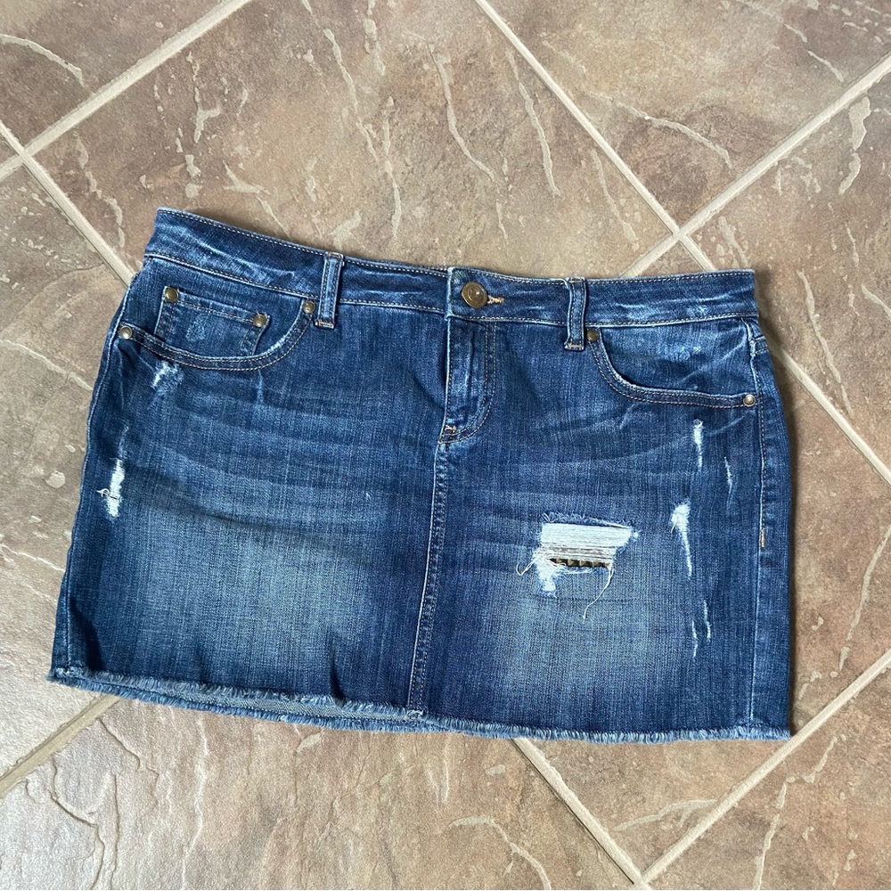 Lauren Conrad mini skirt